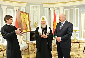 Патриарх Кирилл вручил Лукашенко орден преподобного Серафима Саровского I степени
